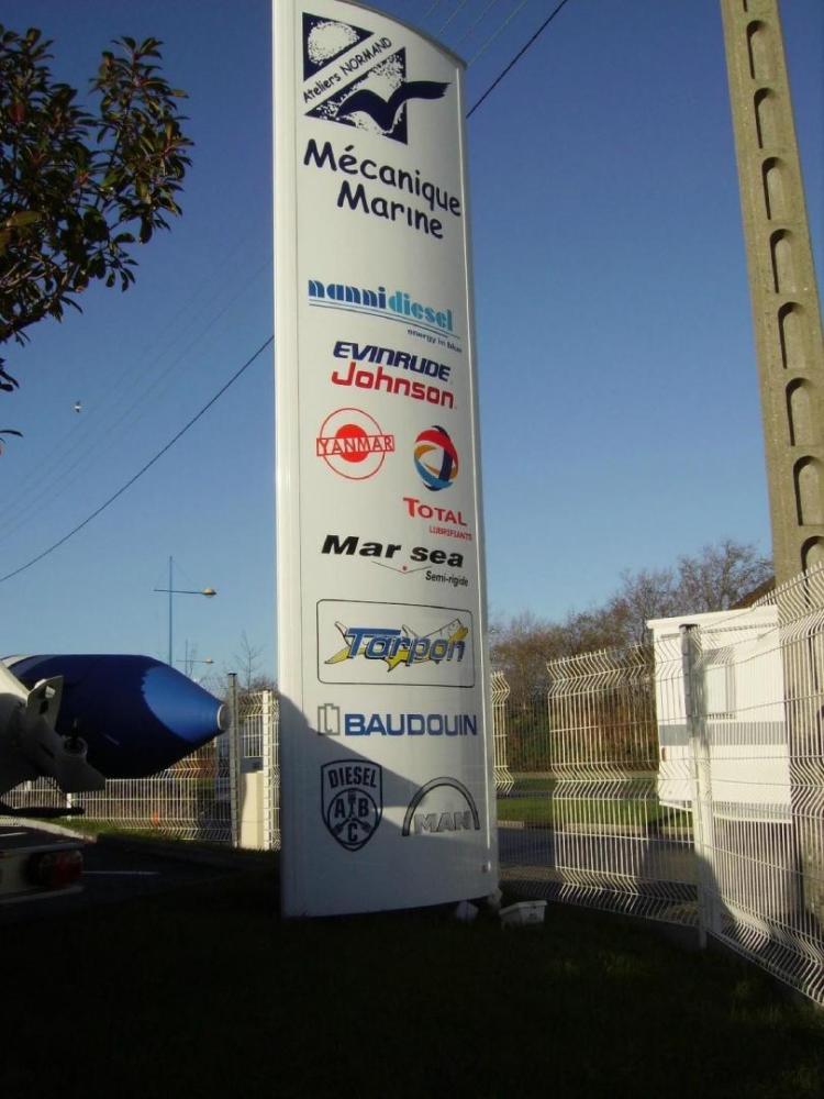totem publicité (2)